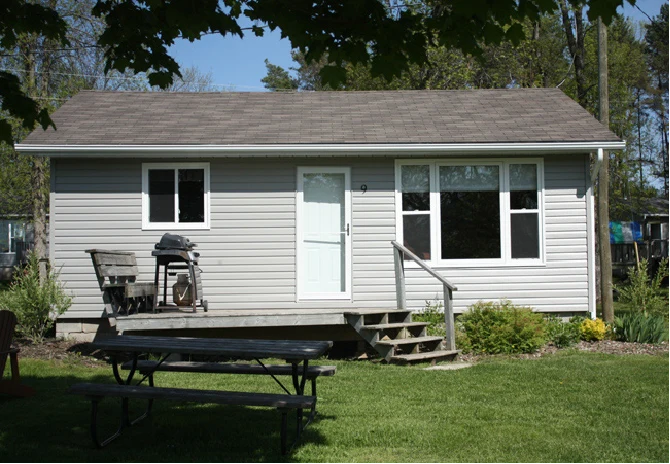 /files/JCSNXY4244Q3XTB/images/og-images/two bedroom cottages/Cottage-9/Pigeon-Lake-Resort-Cottage-nine-exterior